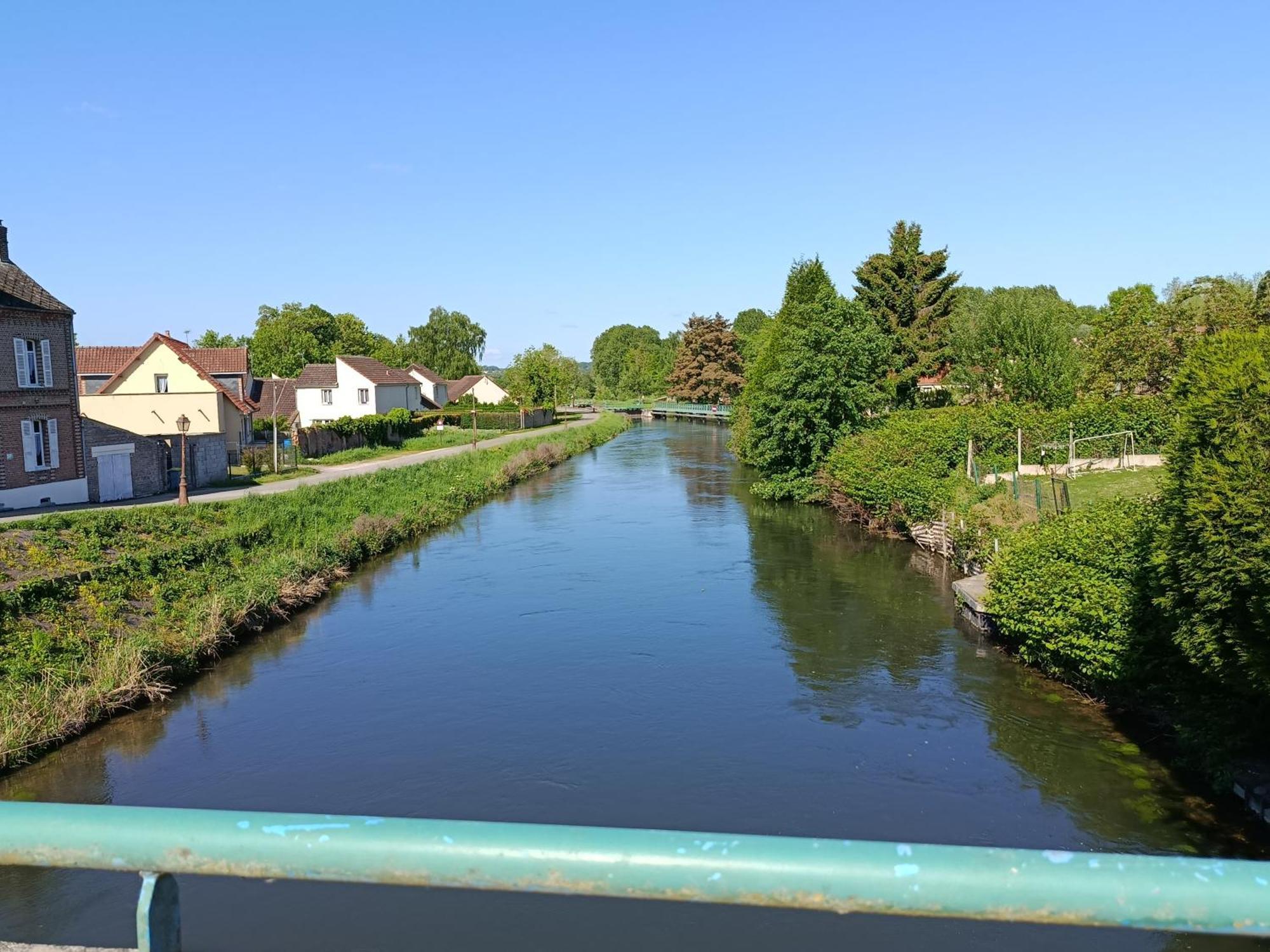 Aux 10 Ponts - Gite Aux Abords Du Fleuve La Somme - La Mer A 30 Min - La Nuit Pour 6 Voyageurs Εξωτερικό φωτογραφία